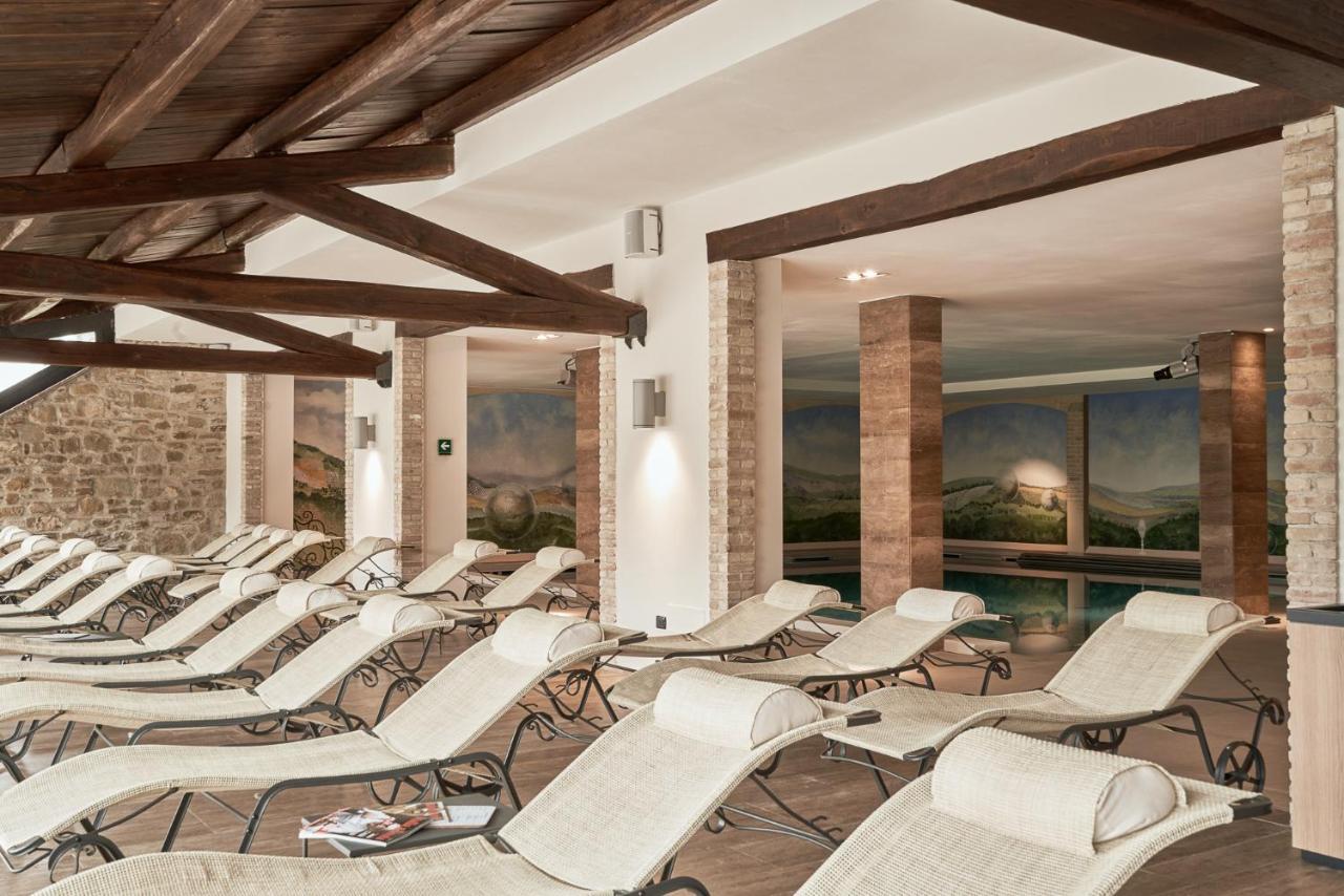 Borgo Lanciano Hotel Castelraimondo Exterior photo