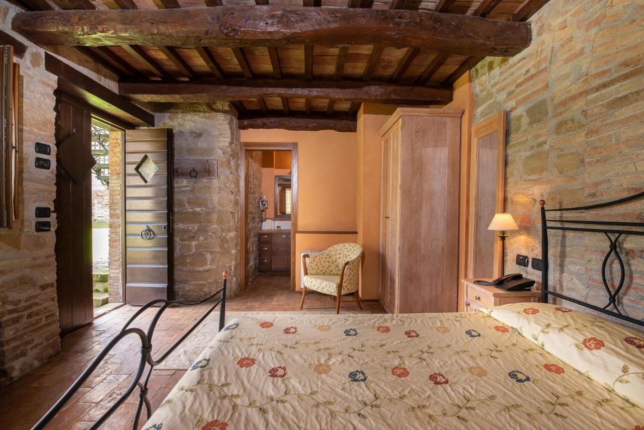 Borgo Lanciano Hotel Castelraimondo Exterior photo