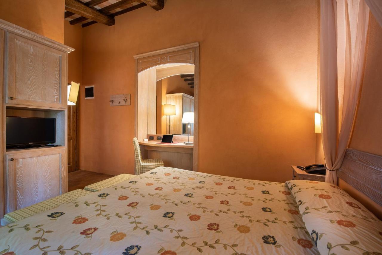 Borgo Lanciano Hotel Castelraimondo Exterior photo