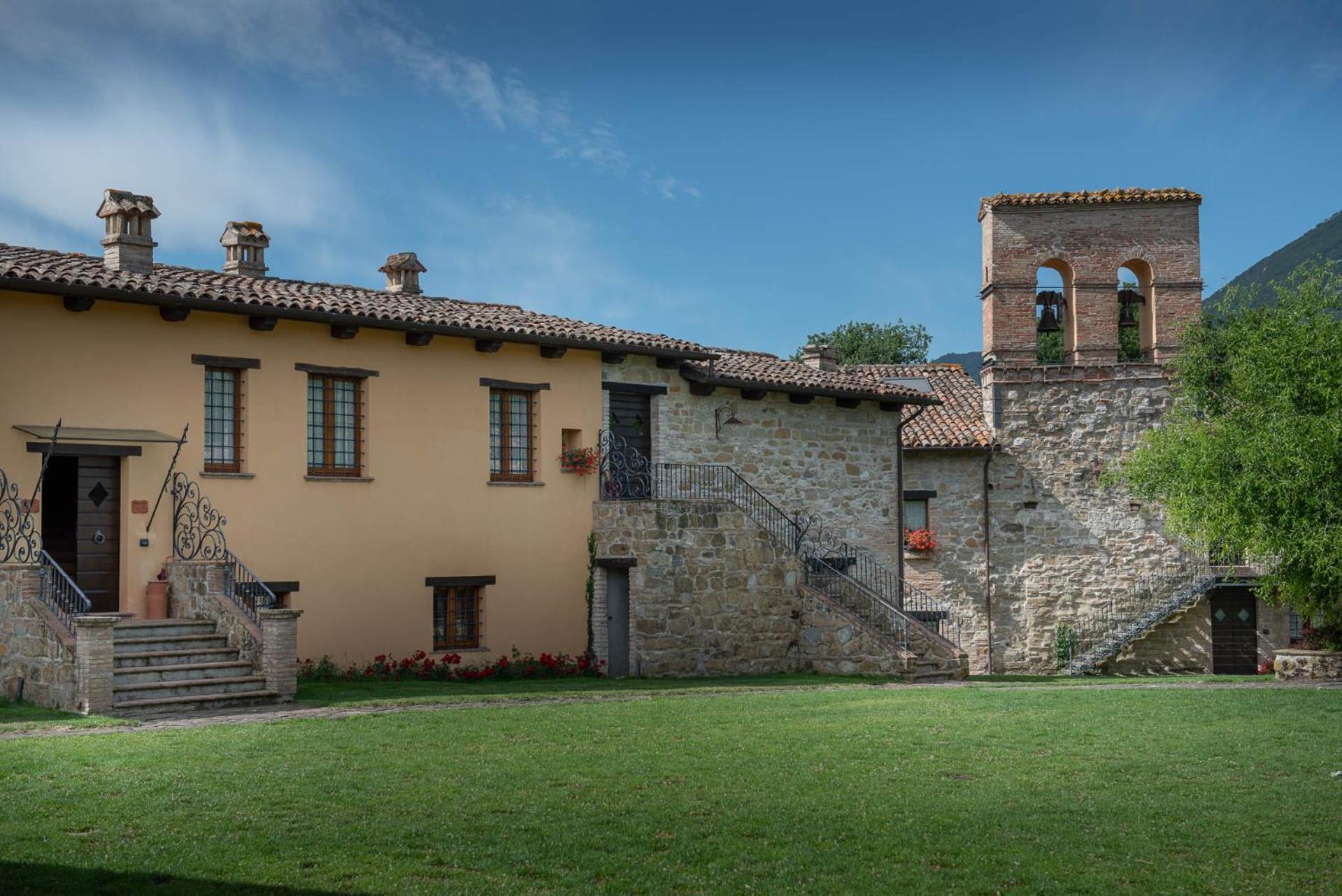 Borgo Lanciano Hotel Castelraimondo Exterior photo