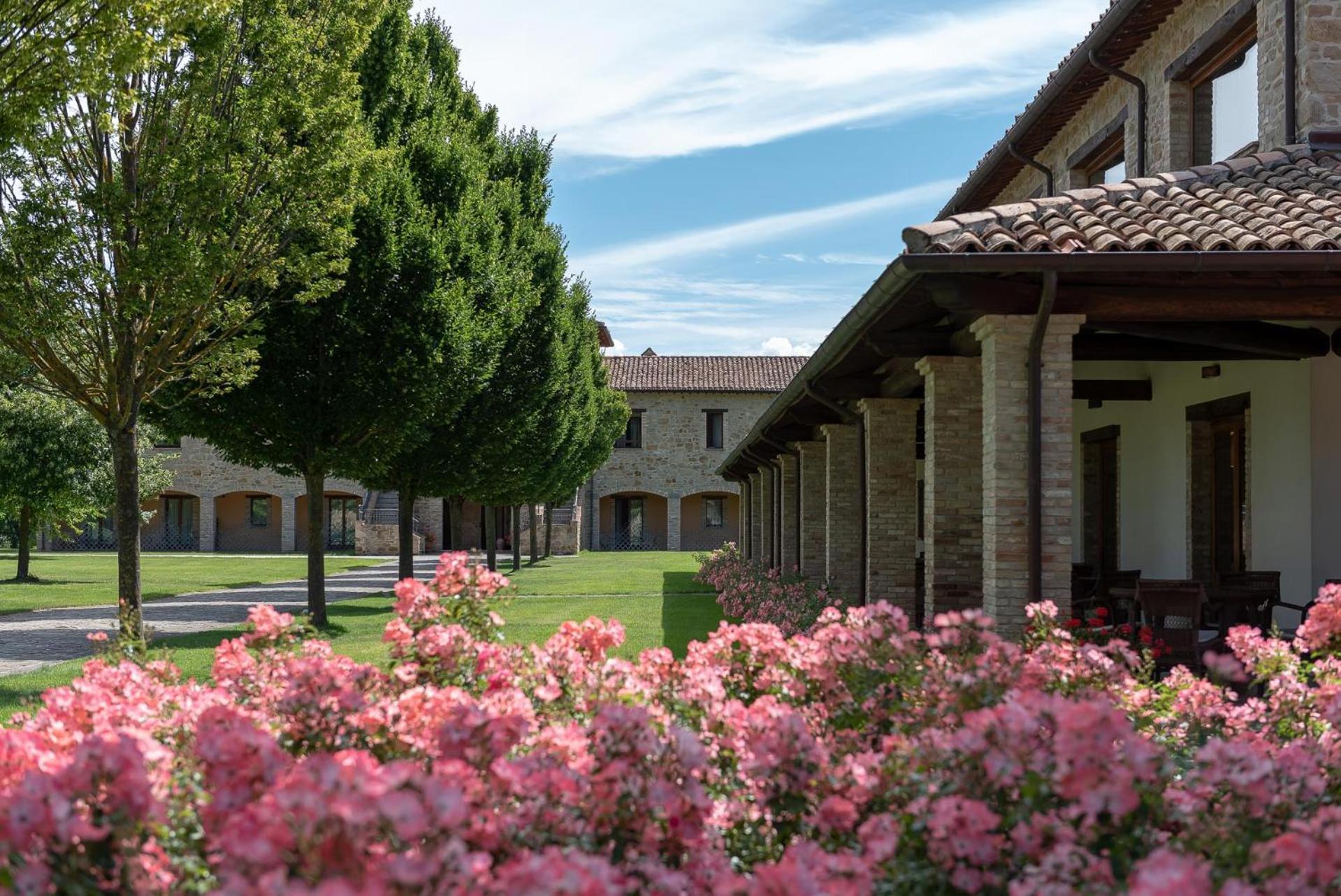 Borgo Lanciano Hotel Castelraimondo Exterior photo