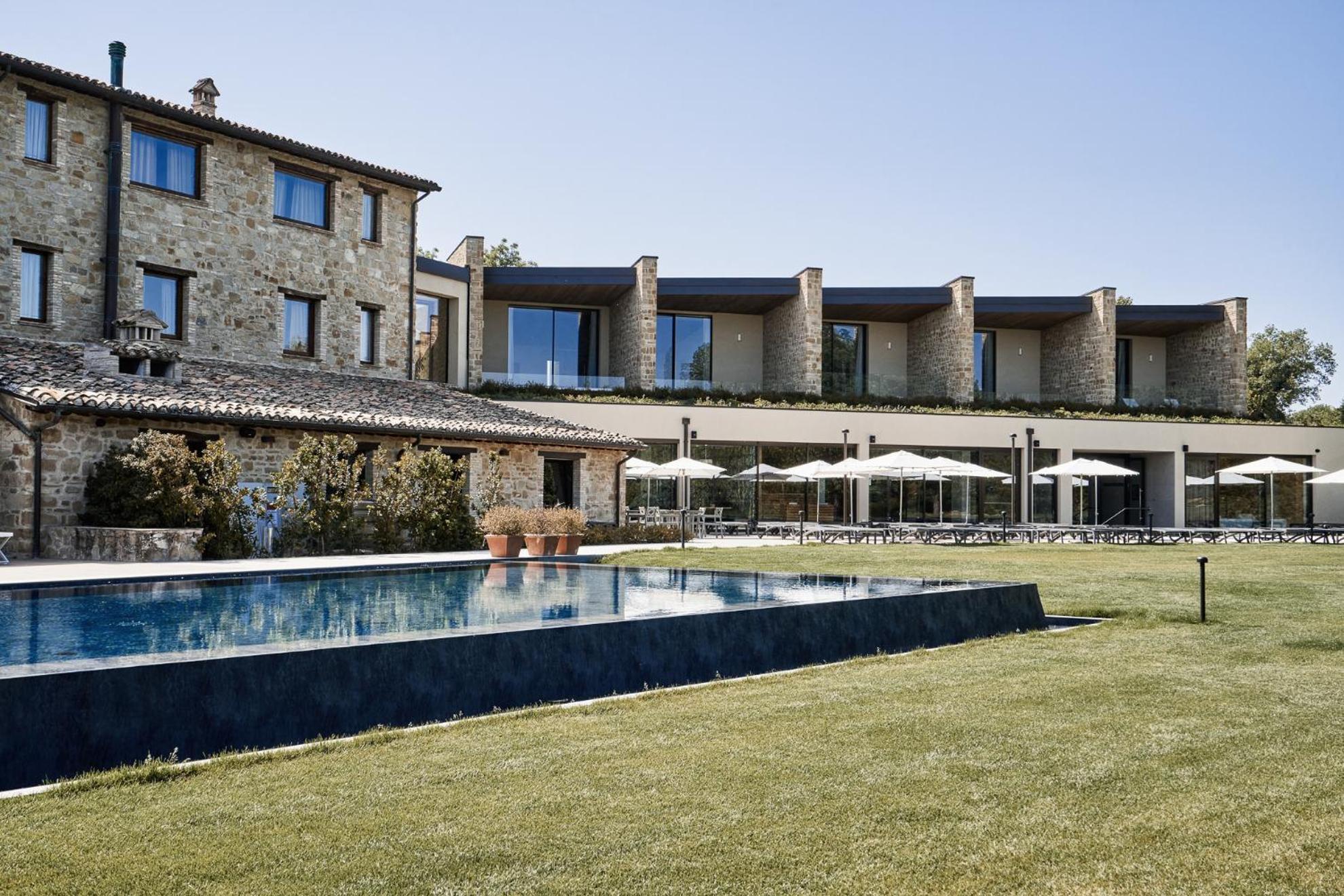 Borgo Lanciano Hotel Castelraimondo Exterior photo
