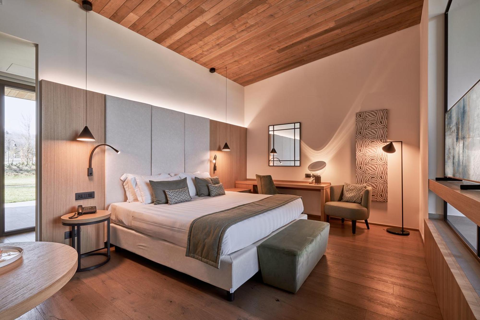 Borgo Lanciano Hotel Castelraimondo Exterior photo