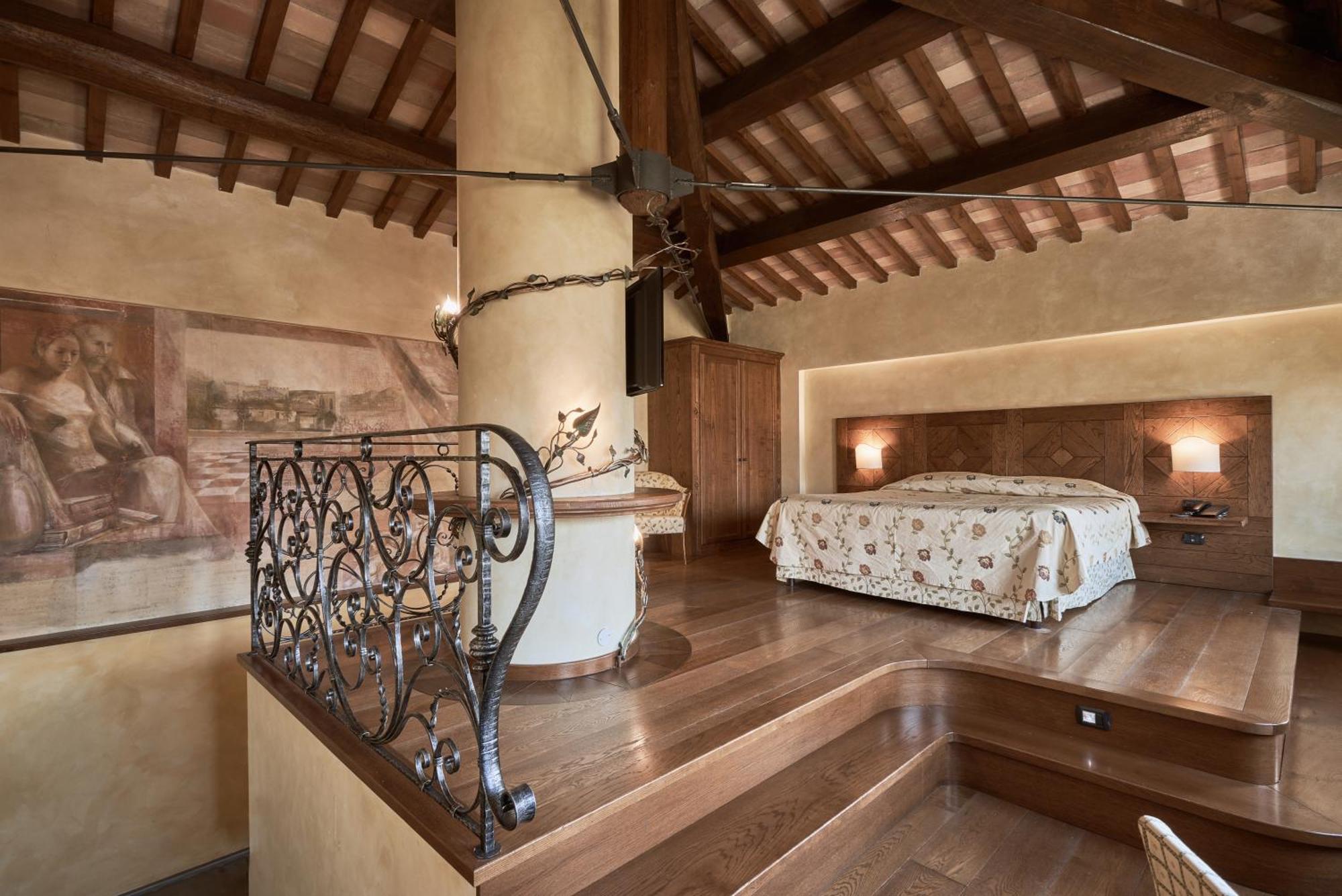 Borgo Lanciano Hotel Castelraimondo Exterior photo