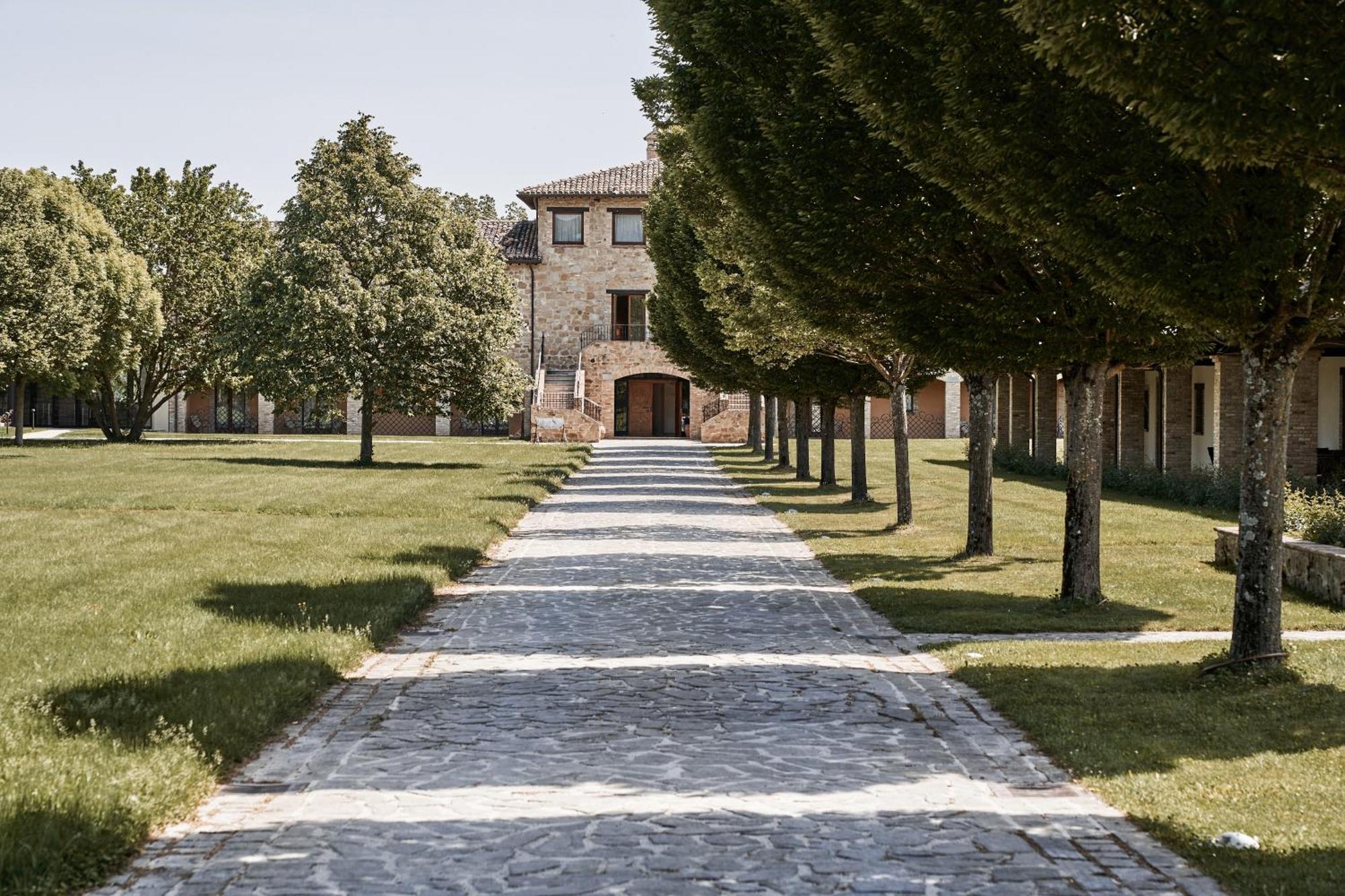 Borgo Lanciano Hotel Castelraimondo Exterior photo