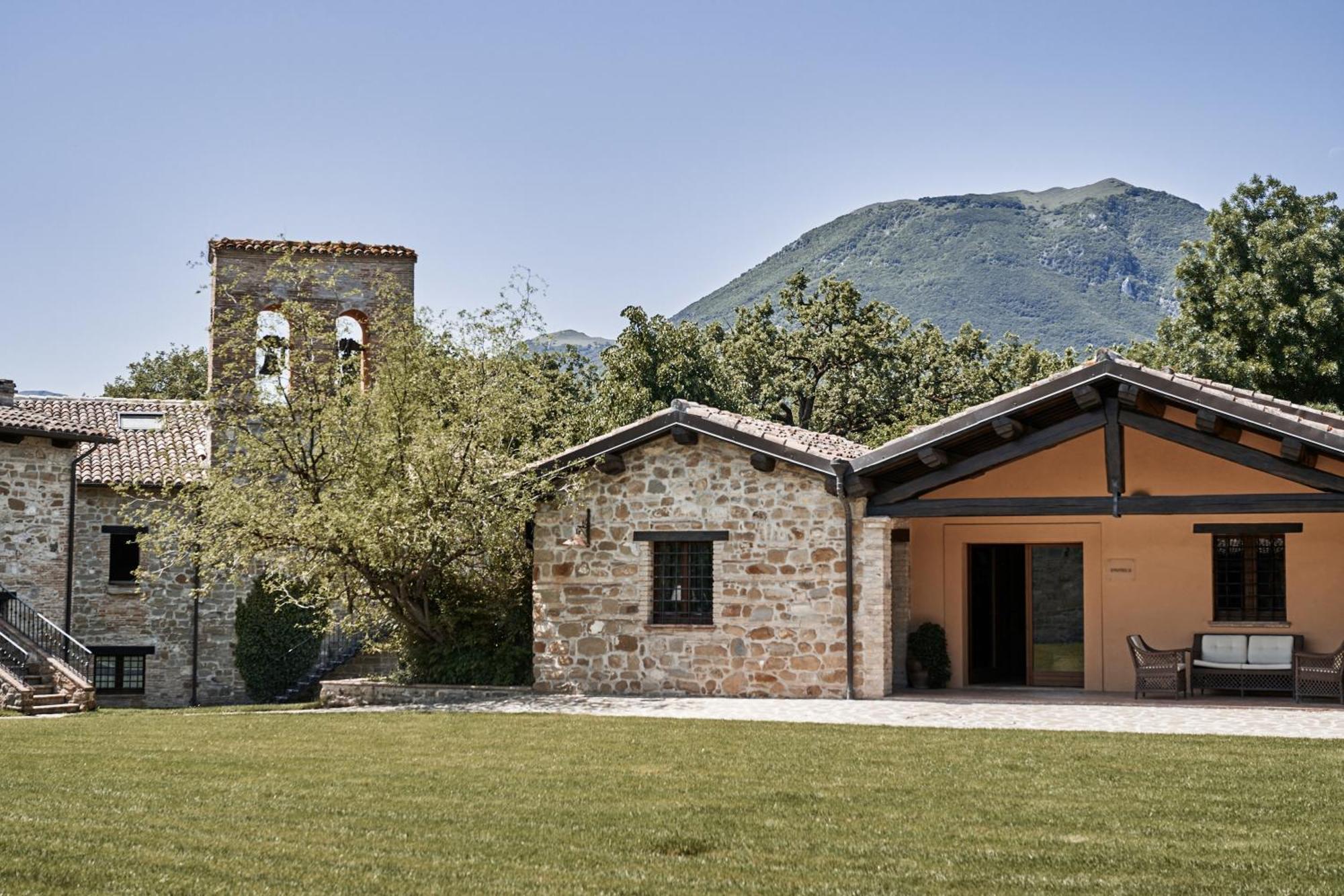 Borgo Lanciano Hotel Castelraimondo Exterior photo