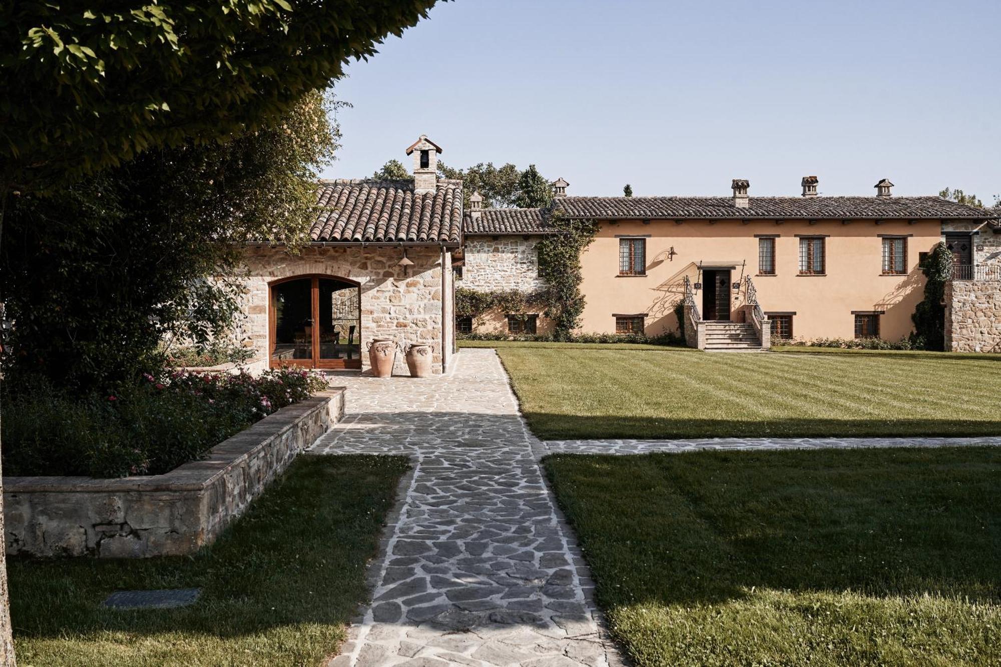 Borgo Lanciano Hotel Castelraimondo Exterior photo