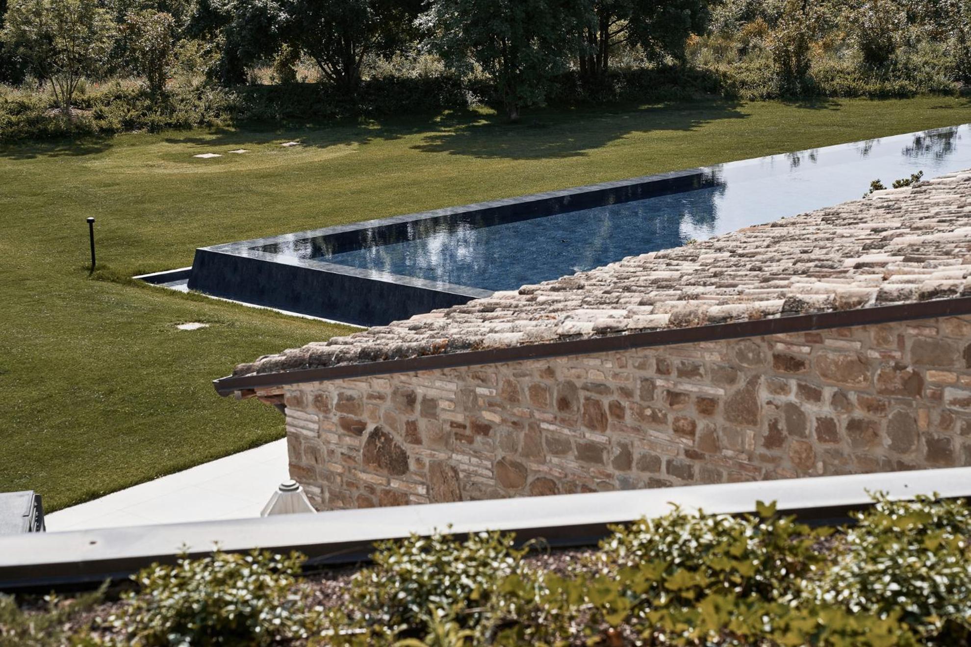 Borgo Lanciano Hotel Castelraimondo Exterior photo