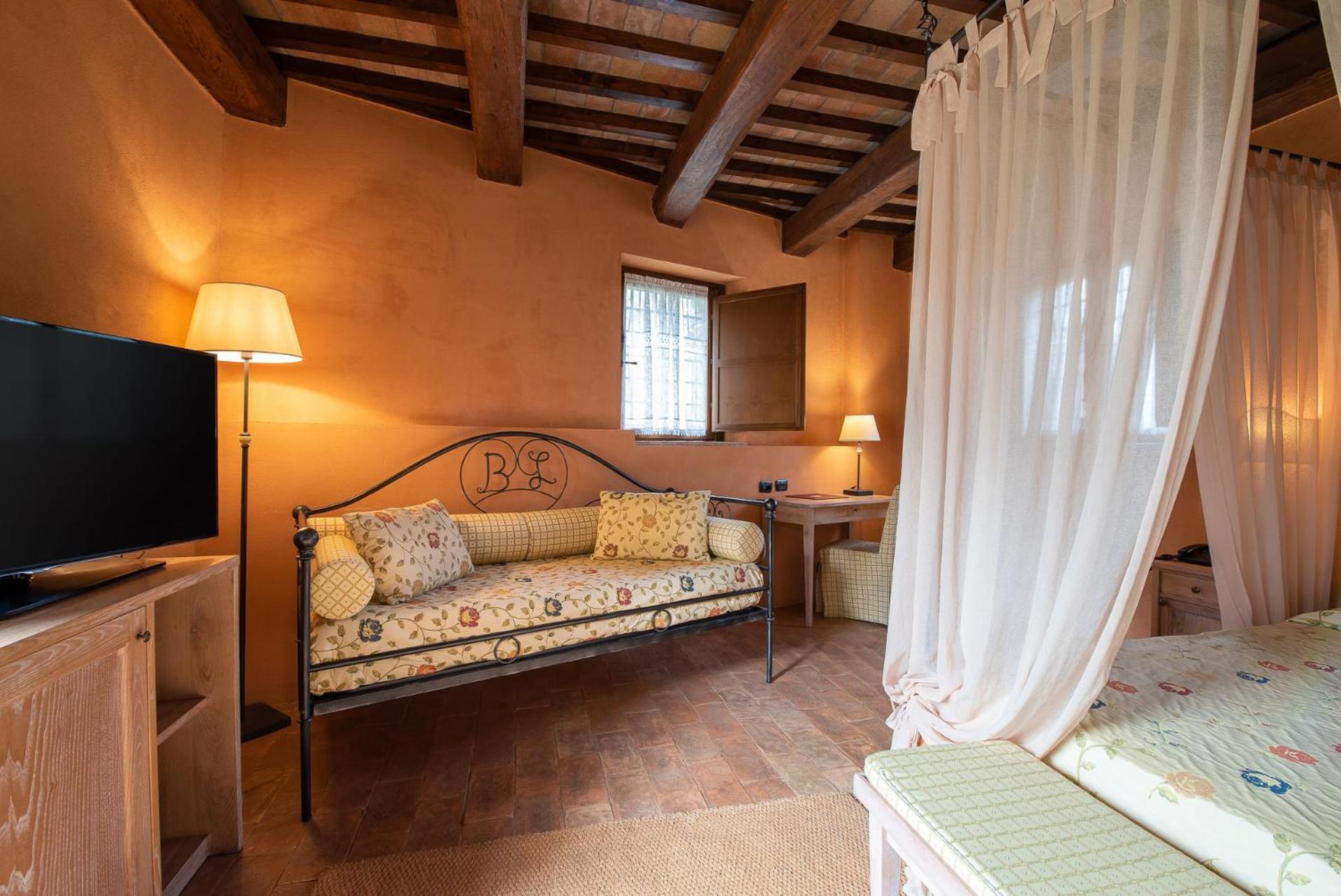 Borgo Lanciano Hotel Castelraimondo Exterior photo